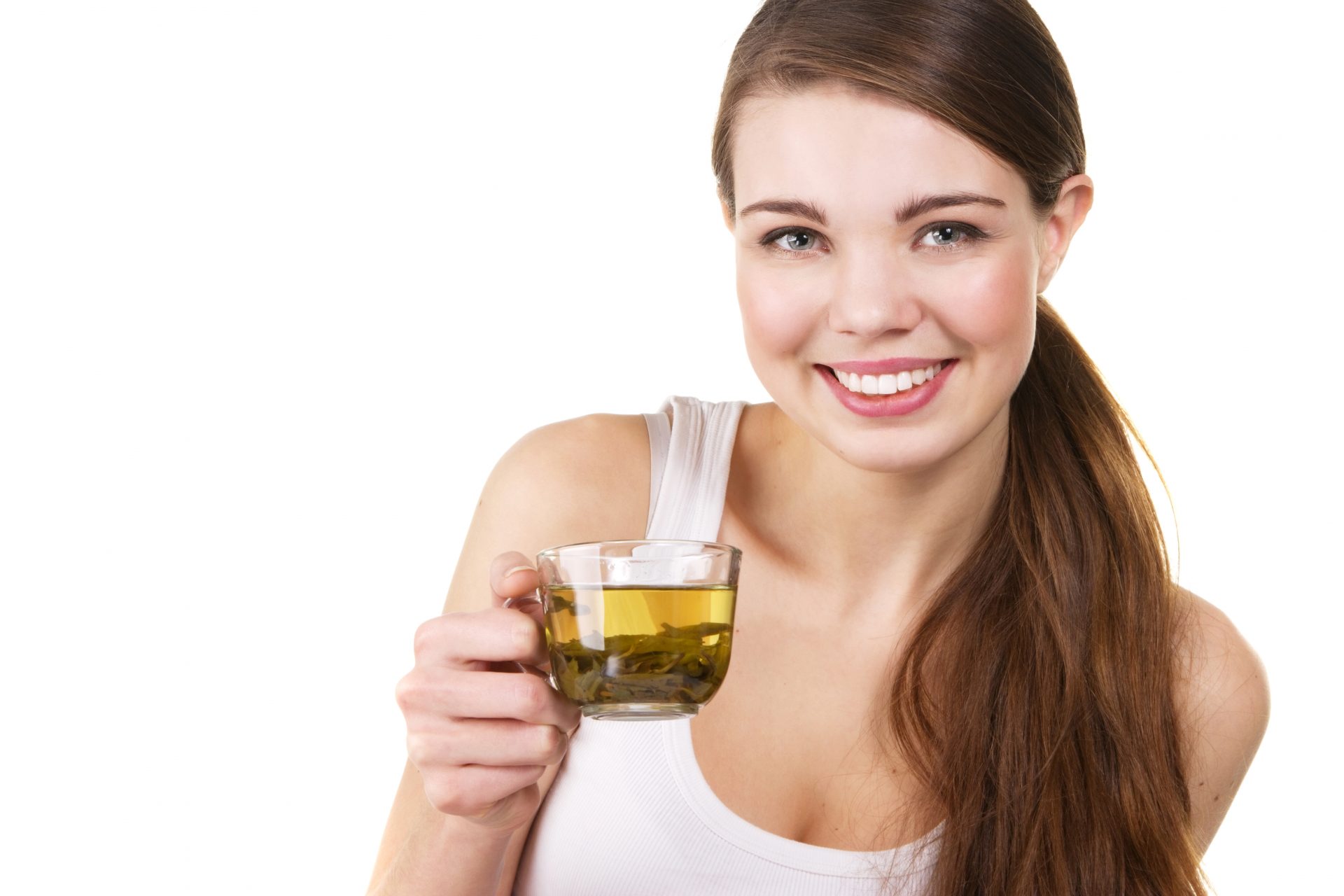 Пить траву для похудения. Девушка пьет чай. О женщина. Довольная женщина. Девушка с зеленым чаем.